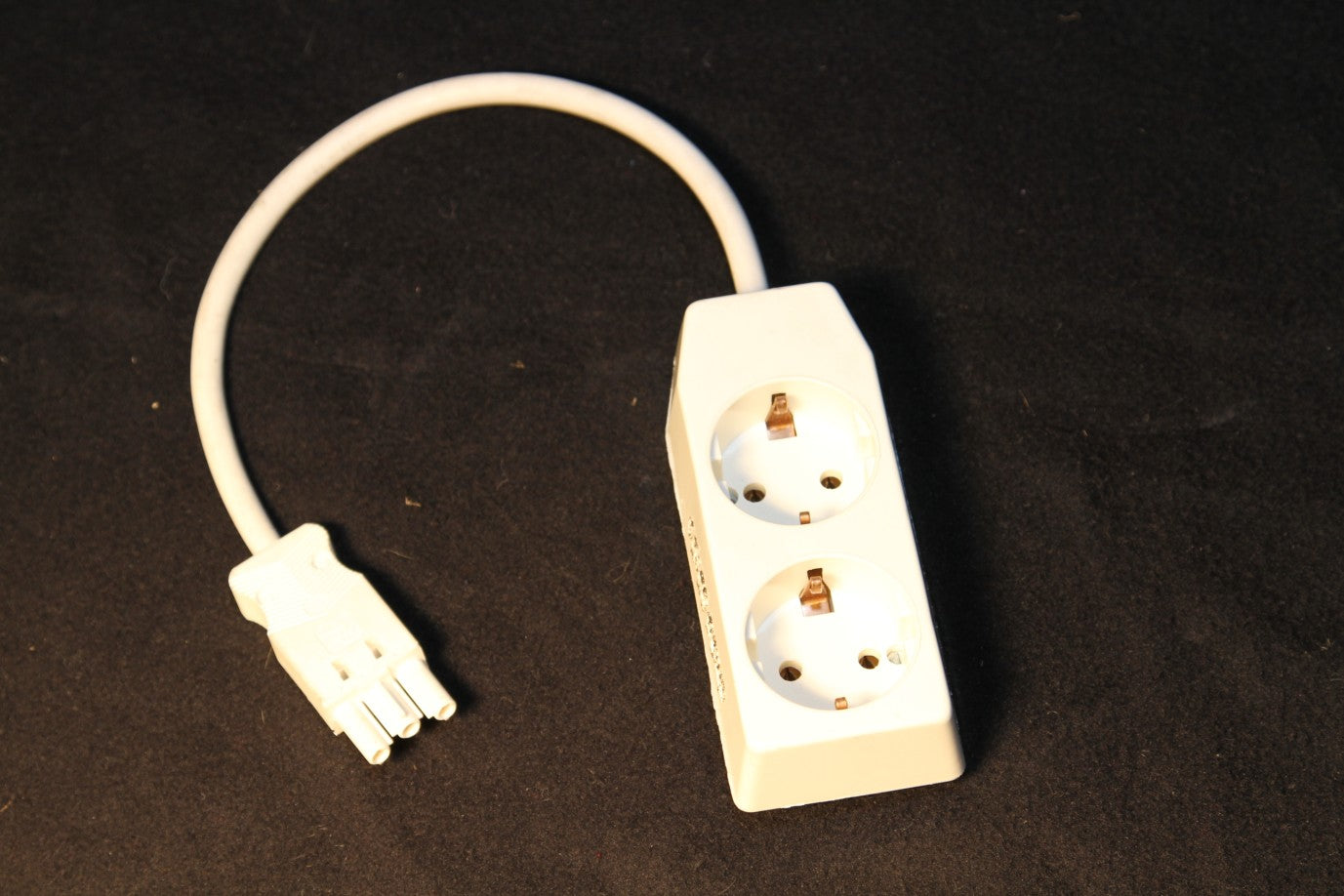 Dobbel stikkontakt m/flatkabel